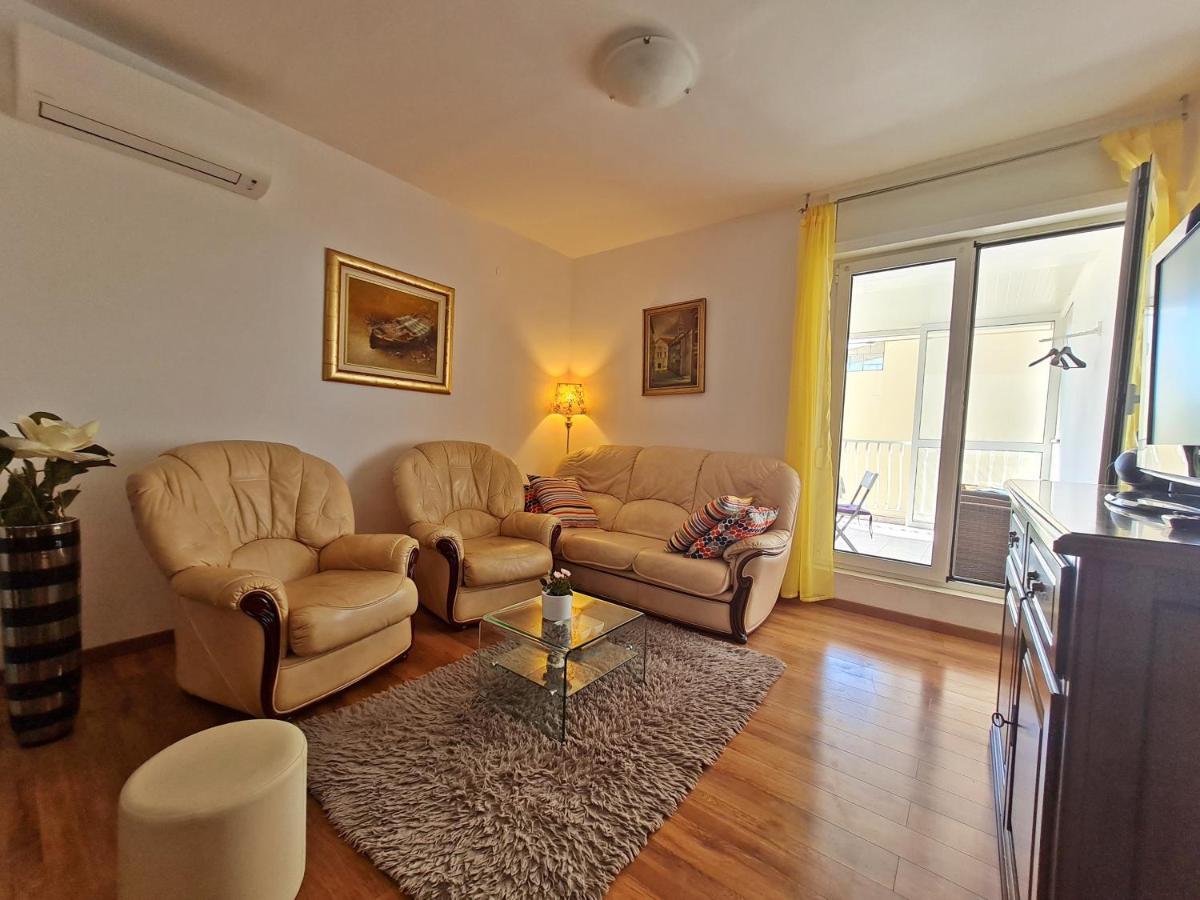 Apartment Nina Marie II Split Exteriör bild